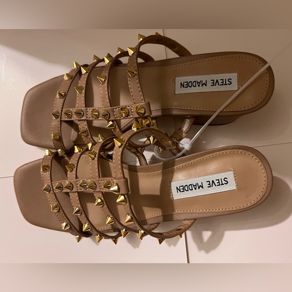 Steve Maden thong sandal heels spike studded gold - Picture 2 of 2